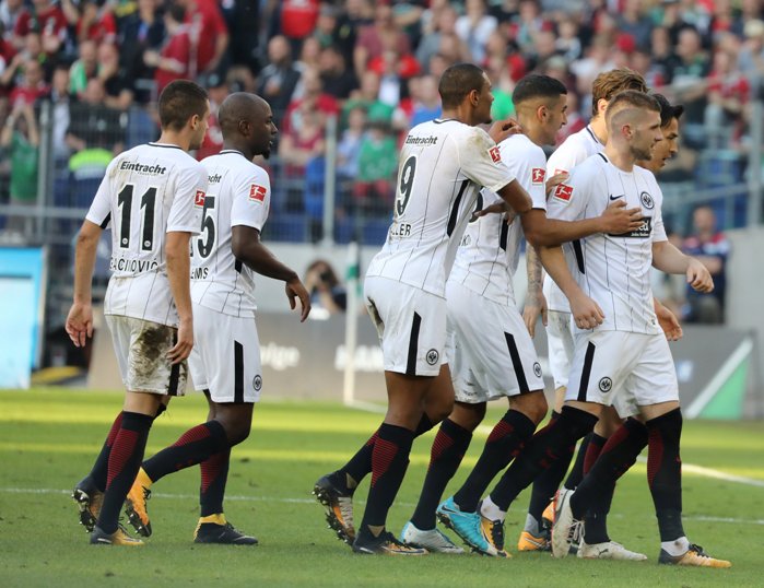 Conjunto de Eintracht Frankfurt en festejo de gol