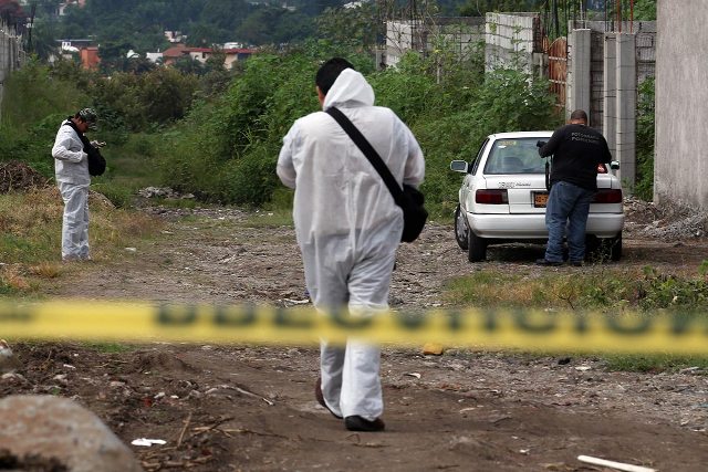 Investigan escena del crimen 