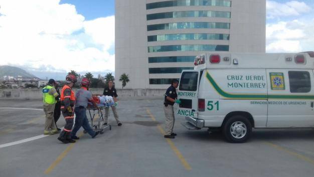 El lesionado fue trasladado a un hospital a bordo de un helicóptero hacia la Torre Administrativa.