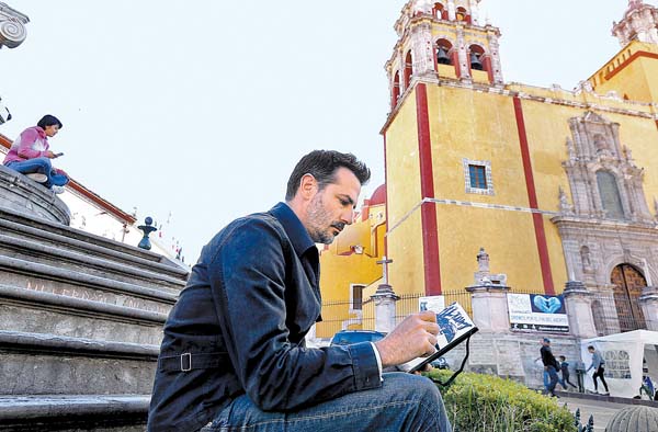 “Es una propuesta distinta a la fotografía, porque se da una interpretación diferente”, asegura.