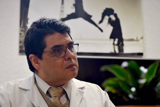 Luis Felipe Gordillo,neurocirujano pediátrico en el Hospital Infantil de México Federico Gómez.