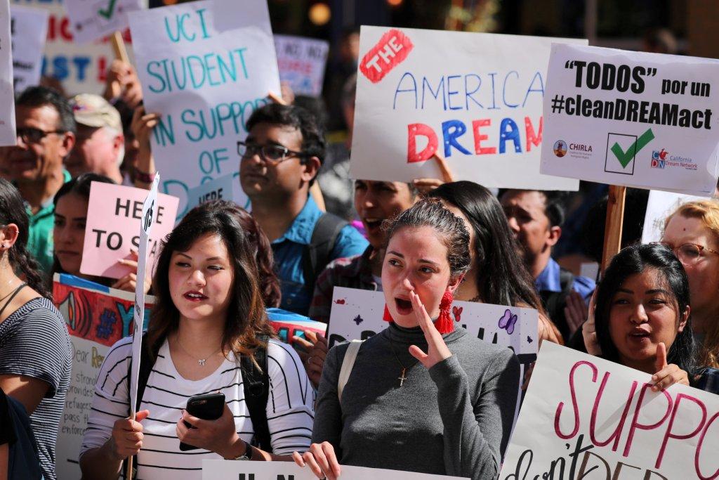 Cerca de un millón de menores nacidos en Estados Unidos crecen en Latinoamérica después de que sus padres fueran deportados.