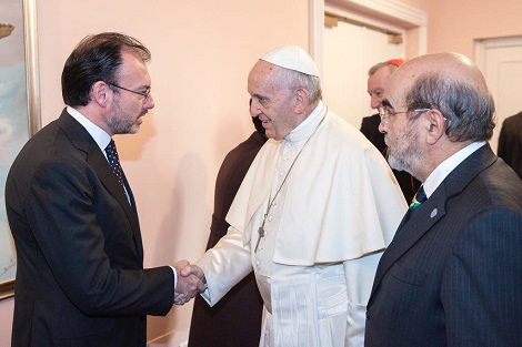 El secretario de Relaciones Exteriores saludó al papa Francisco en Roma.