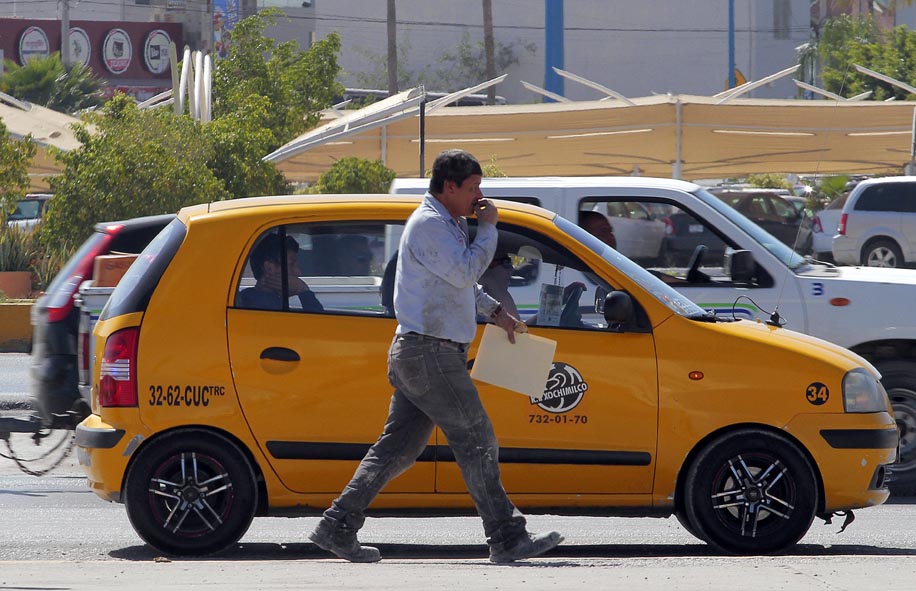Entre los cambios se reafirma el seguro a tercero en taxis de base y conductores Uber. 