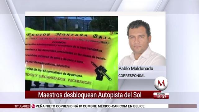 En Guerrero, maestros bloquean la autopista del Sol