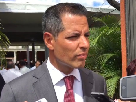 El gobernador de Oaxaca, Alejandro Murat negó que haya intereses para privilegiar a alguna empresa constructora en la reconstrucción de las viviendas.
