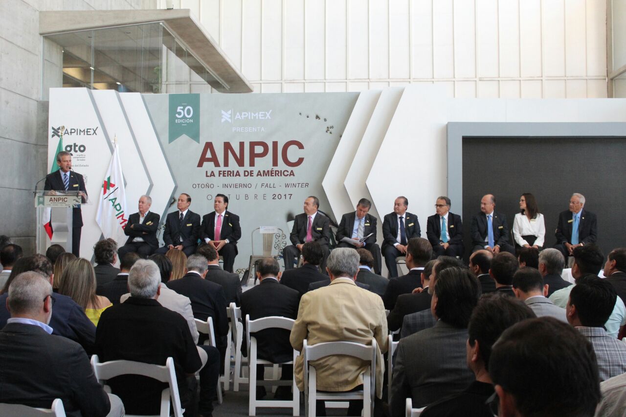 Se contó con la presencia del alcalde Héctor López Santillana y el gobernador Miguel Márquez. 