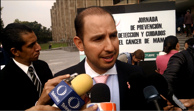 El diputado panista Marko Cortés acusó que hay "protección institucional" para ex gobernadores priistas. 