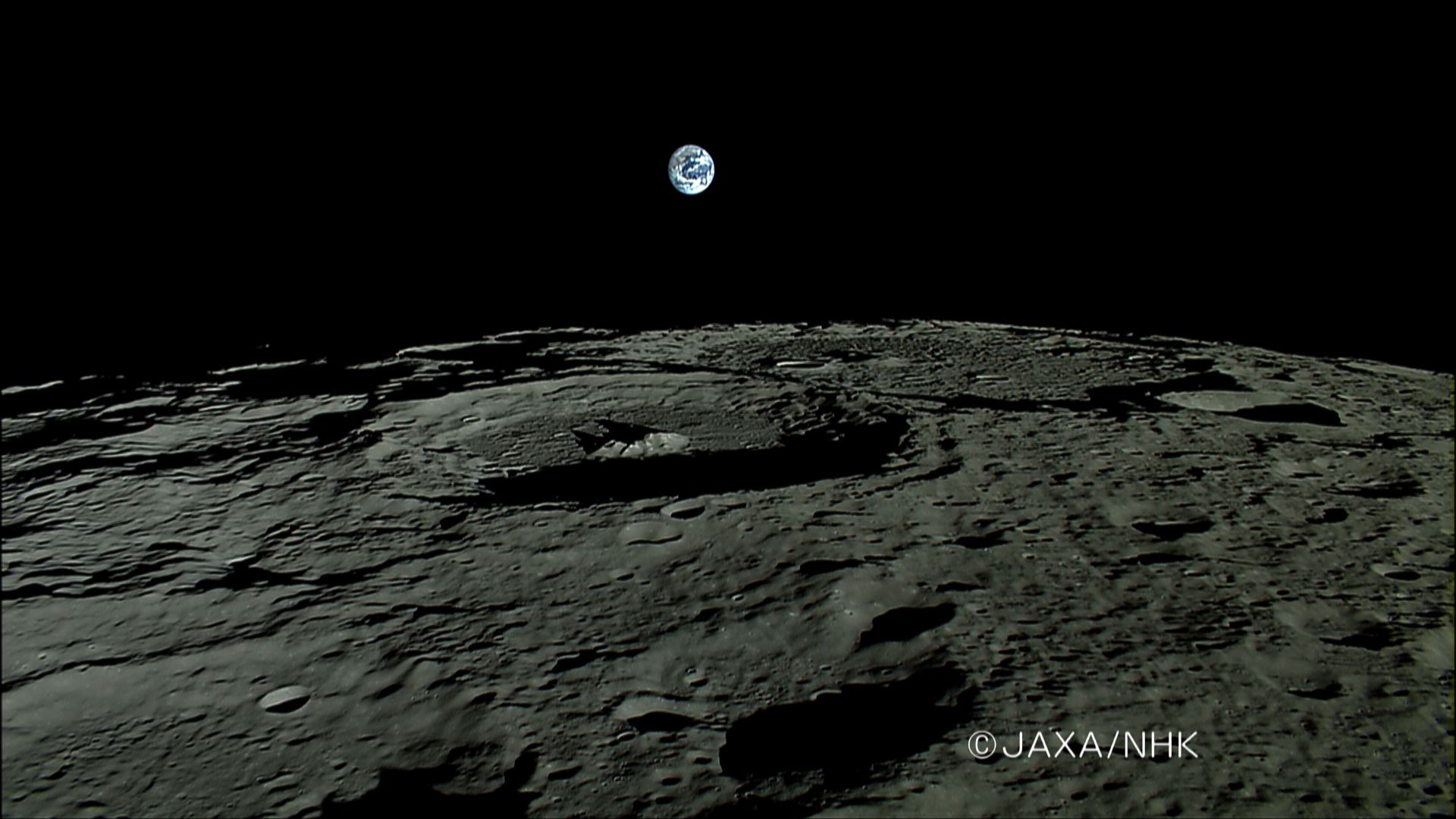 Una espectacular vista desde la Luna, tomada por la sonda espacial Kaguya.