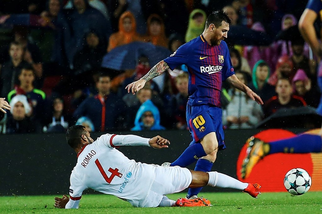 Messi alcanza los 100 goles en Europa en la victoria de Barca