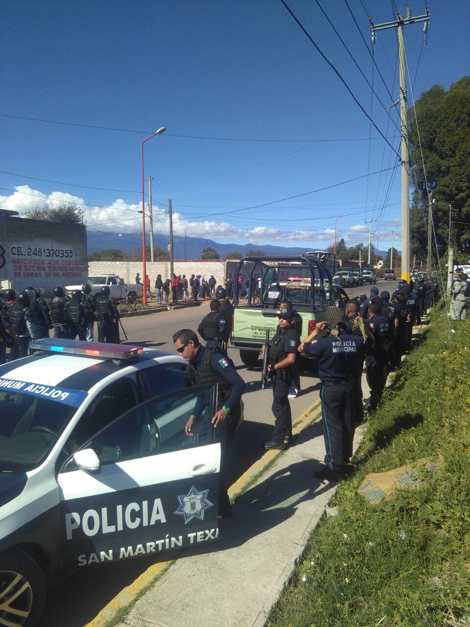 Presuntos 'huachicoleros' retuvieron a personal de Pemex y de la PGR que realizaron un cateo en San Martín Texmelucan.