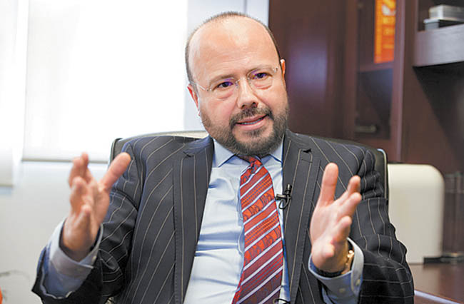 Octavio Avendaño, director de asuntos gubernamentales de la empresa. 
