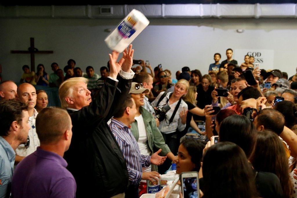Trump, que durante su visita a Puerto Rico el 3 de octubre fue criticado entre otras cosas por decir que la isla había tenido suerte por no haber vivi