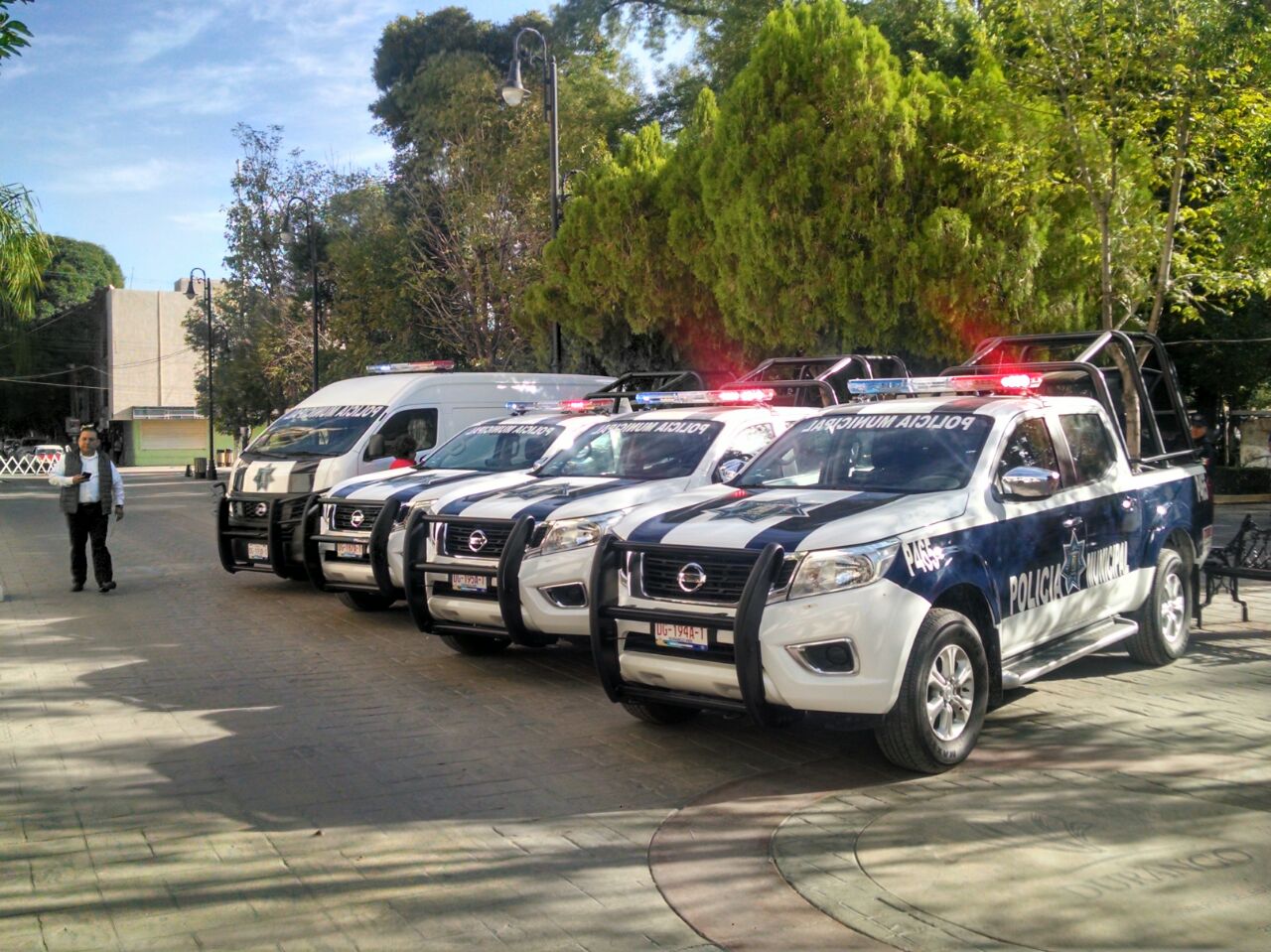 Se entregaron tres patrullas tipo pickup y una cerrada en Lerdo.