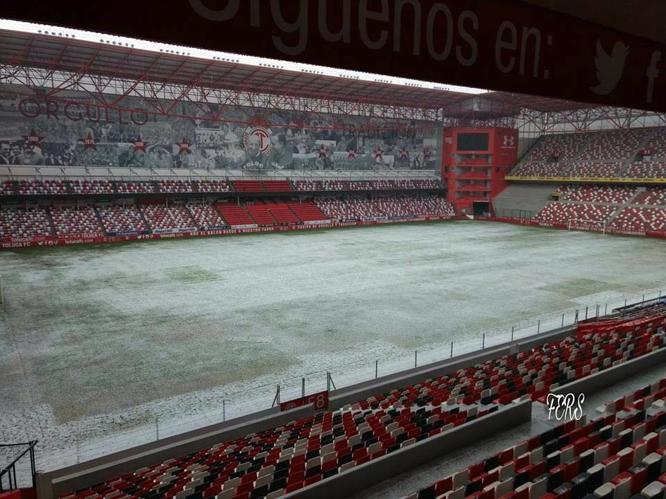 El Estadio Nemesio Díez amaneció cubierto de hielo