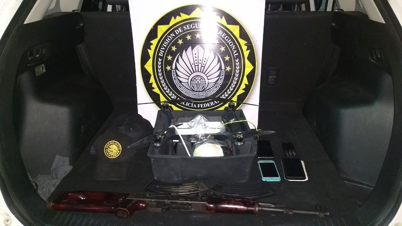 Fueron cuatro armas. 
