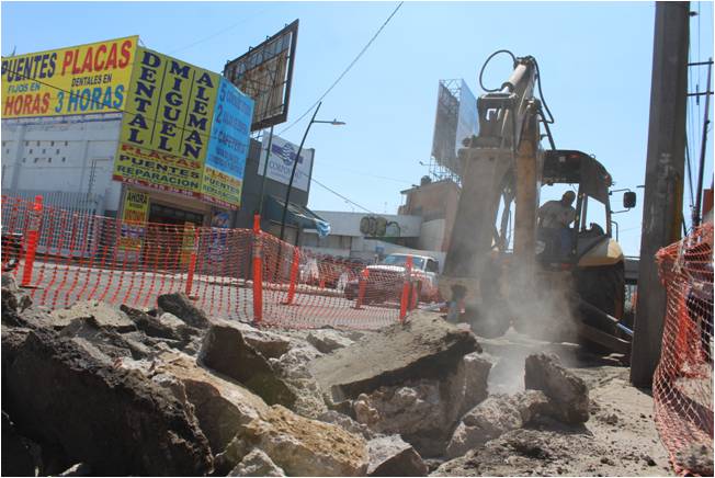 Los trabajos se realizan en la Miguel Alemán propician molestias y disminución de la actividad comercial.