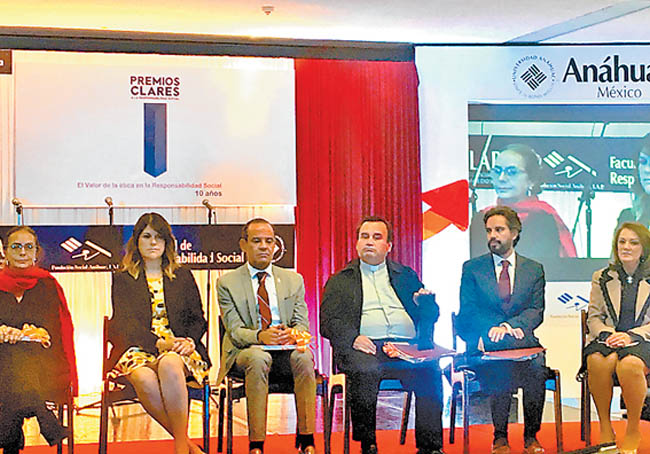 Ceremonia en la que se otorgaron los reconocimientos. 