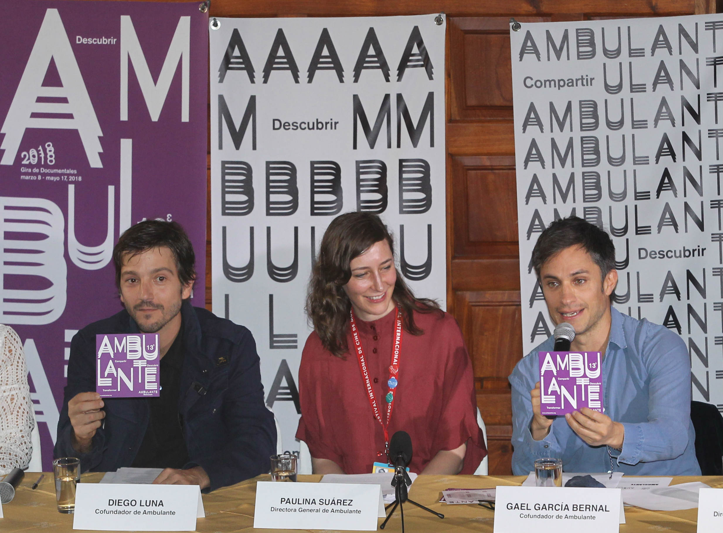 Diego Luna y Gael García documentan lo ocurrido tras sismos.