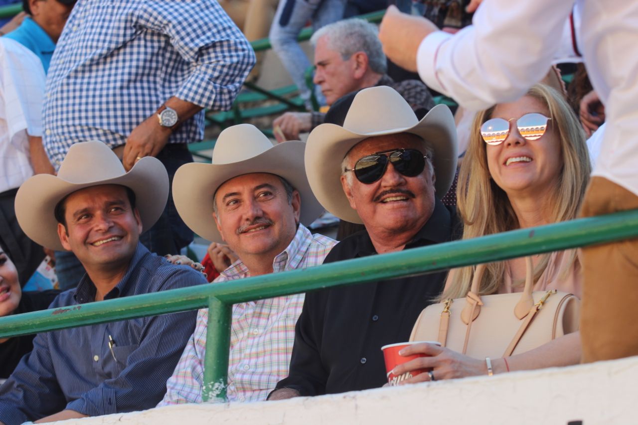Don Vicente Fernández asistió a la corrida de este domingo. 