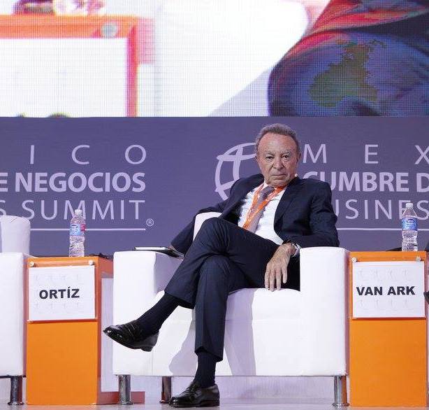 En su participación en la Cumbre de Negocios, el ex gobernador del Banco de México dijo que a partir del TLCAN se pronunciaron las desigualdades en el