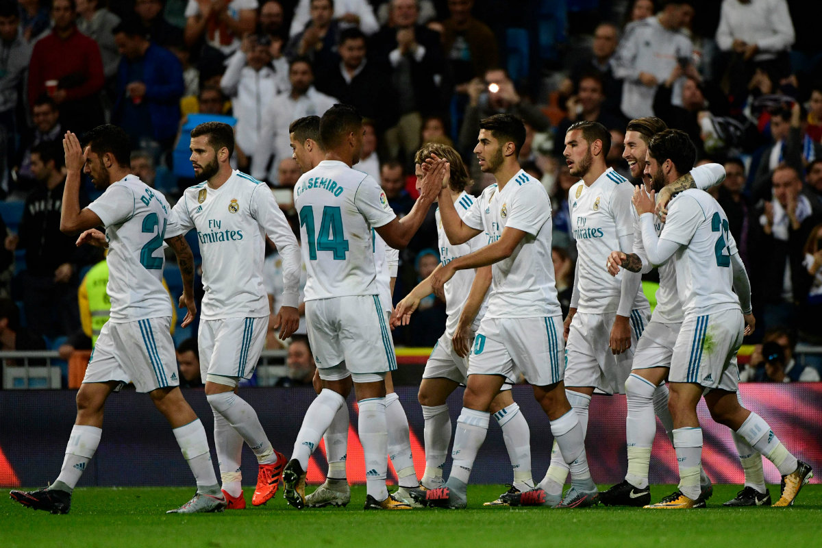 Real Madrid derrota al Eibar y se mantiene cerca del Barcelona