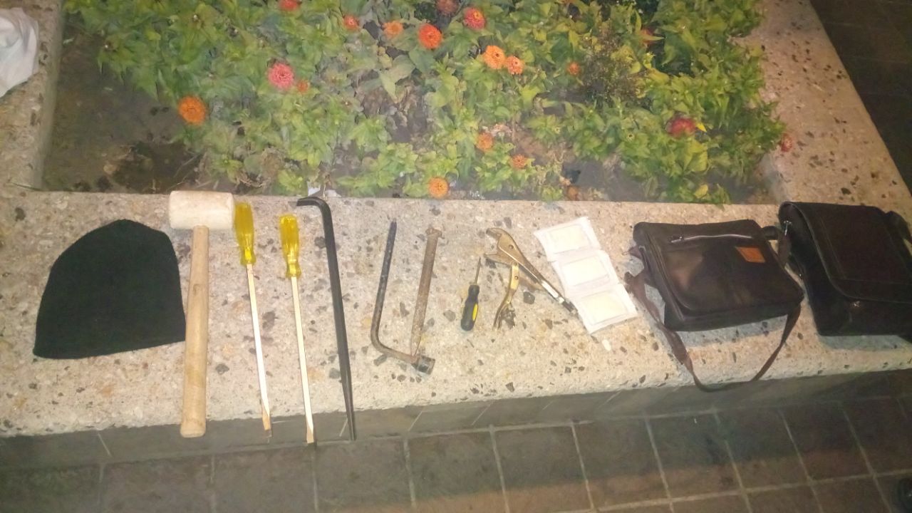  Se les aseguró herramienta como: pinzas, desarmadores, ganchos, entre otras.