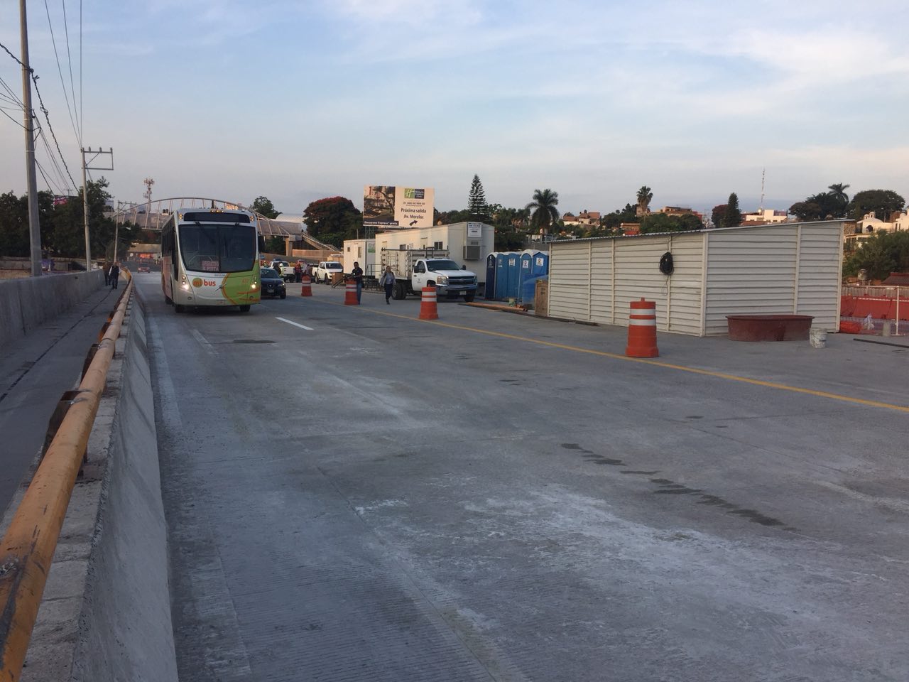 La Secretaría de Comunicaciones y Transportes (SCT), abrió a la circulación tres carriles del Paso Exprés a la altura del kilómetro 93+600 de la autop