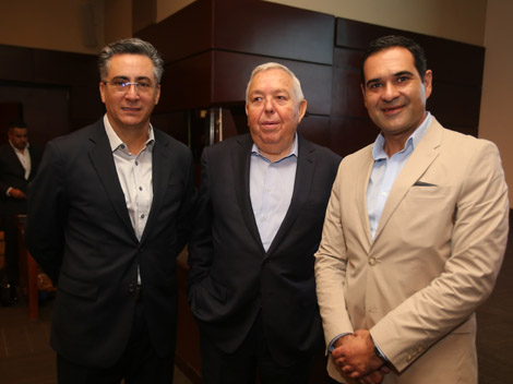 Jorge Boy, administrador de la Aduana Puente Colombia; el secretario de Economía en NL, Fernando Turner, y el director de Codefront, Hugo González. 