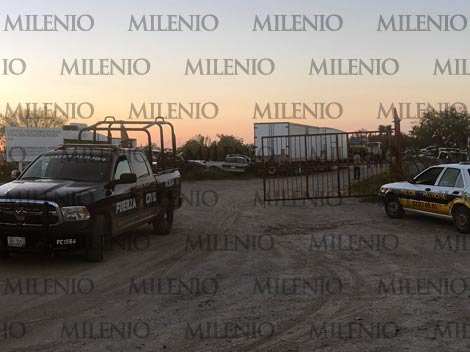 Los ladrones se apoderaron de una camioneta tipo Durango, color blanca. 