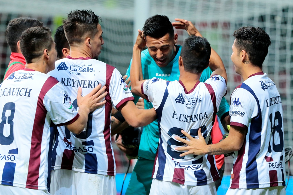 Jugadores de Atlante en festejo de gol