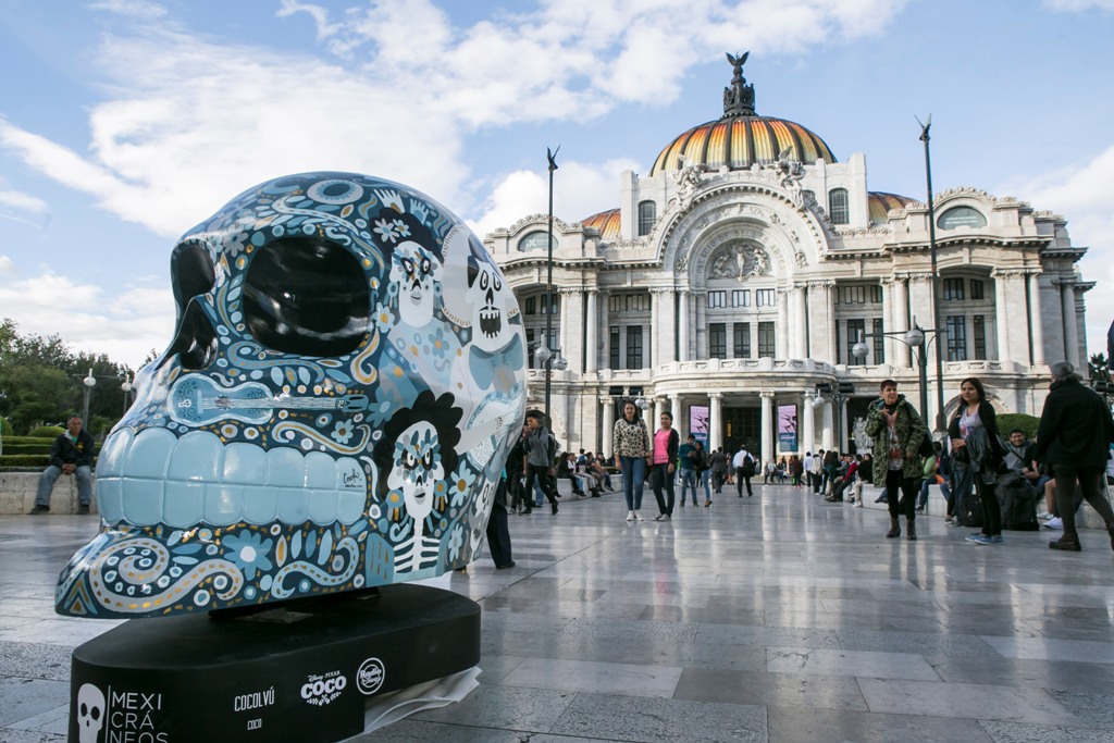 El Palacio de Bellas Artes recibió la premier de la película 'Coco'. 