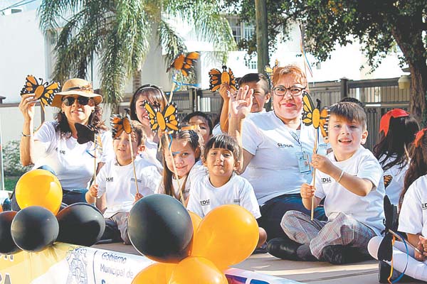 Participaron niños y maestros de varios jardines de niños. 