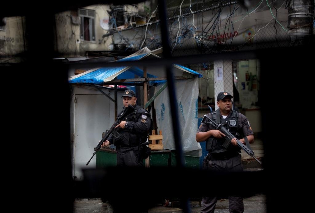 En semanas recientes, la policía militar y soldados del ejército han realizado numerosos operativos en Rocinha, la favela en la que balearon a la turi