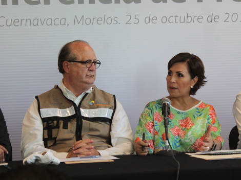El gobernador de Morelos, Graco Ramírez y la titular de Sedatu, Rosario Robles en conferecia de prensa.