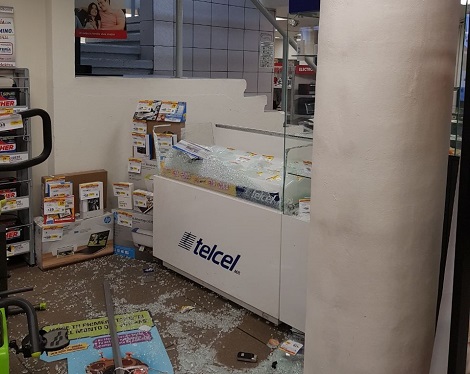 Los delincuentes se llevaron teléfonos celulares y tablets.