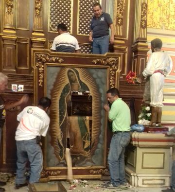 Mujer destruye imagen de la virgen de Guadalupe 
