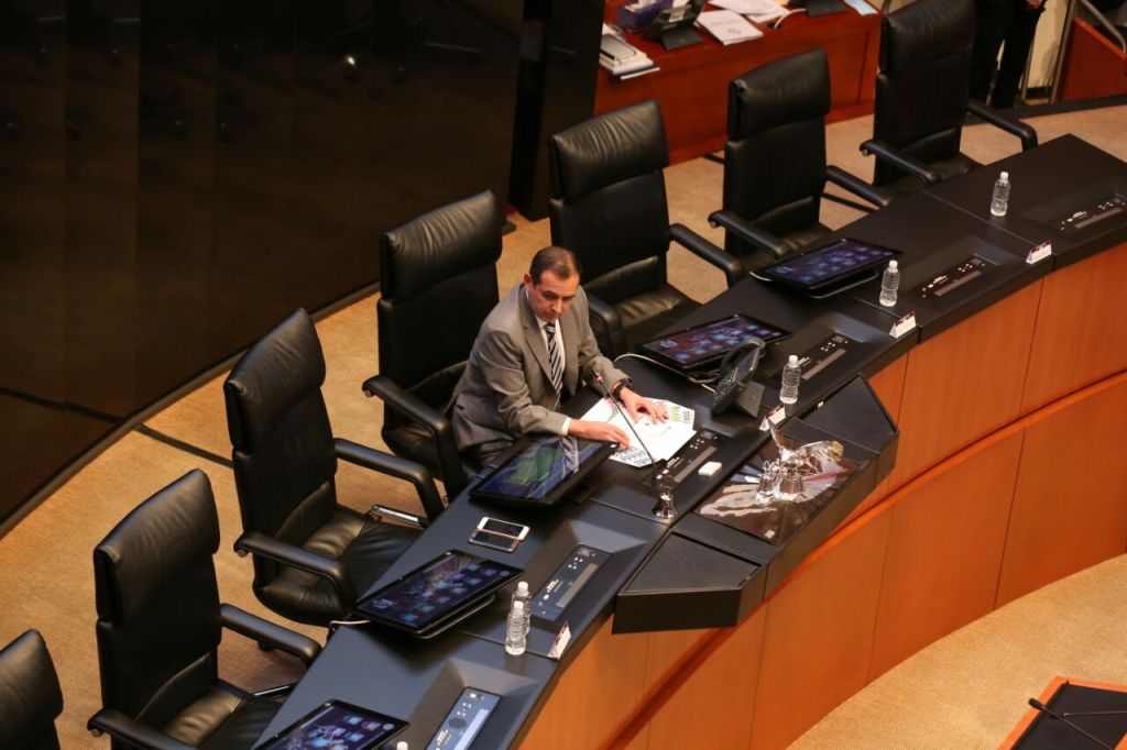El presidente del Senado, Ernesto Cordero, había cancelado la sesión de mediodía por falta de quórum.