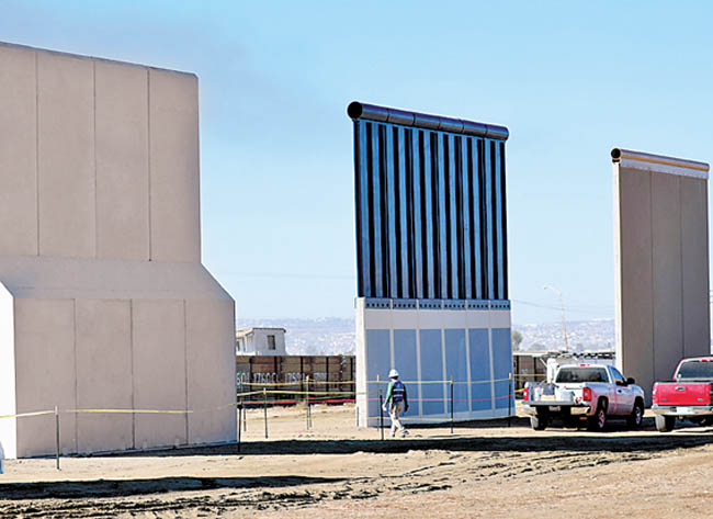 Los prototipos del muro que se construyeron en San Diego, California. 