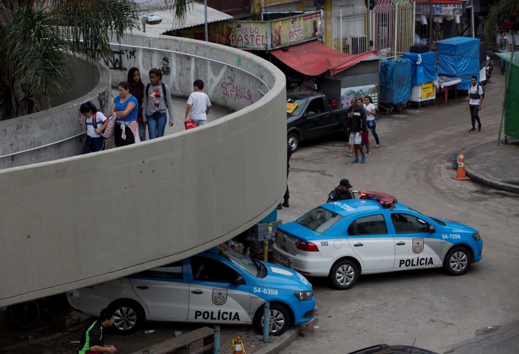 El vehículo fue blanco de disparos de fusiles de agentes de la Policía Militar. 