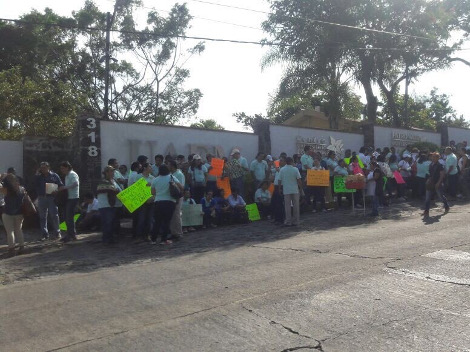  Académicos, trabajadores administrativos irrumpieron en el Consejo Universitario donde se definían líneas rumbo a la sucesión en la rectoría de la UA