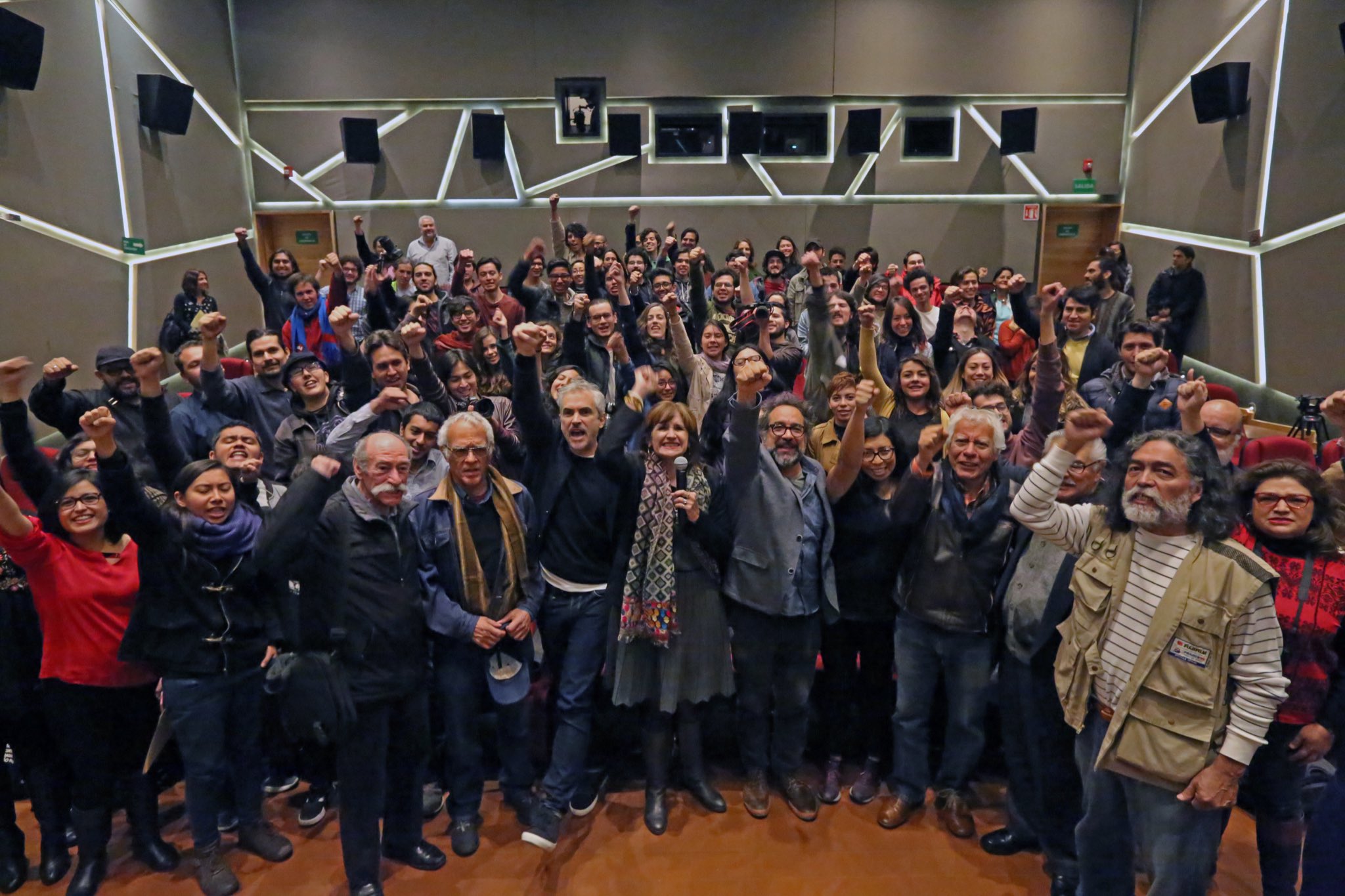 Alfonso Cuarón grita ¡Goya! en su regreso a la UNAM.
