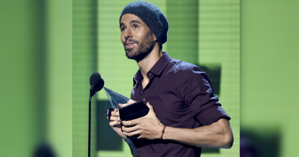 Enrique Iglesias se llevó el premio como el Artista del Año. 