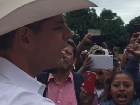 El gobernador de Oaxaca, Alejandro Murat ofreció a los maestros encauzar sus demandas por la vía de la negociación.