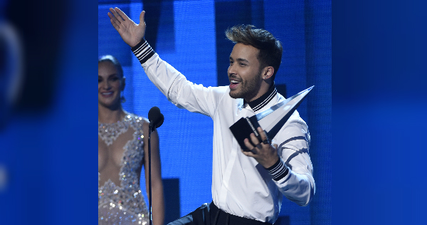 Prince Royce se llevó el premio por sencillo del año por "Deja Vu", tema que realizó con Shakira. 