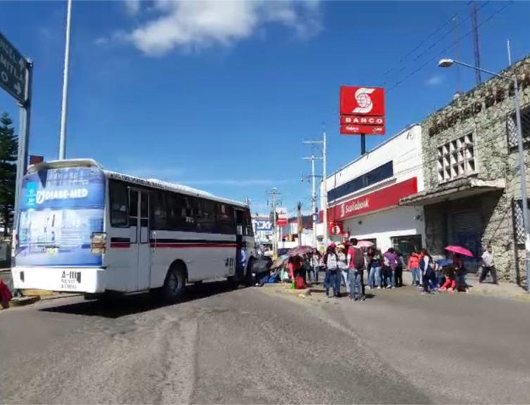 Las unidades retenidas fueron usadas para bloquear las calles principales del centro.