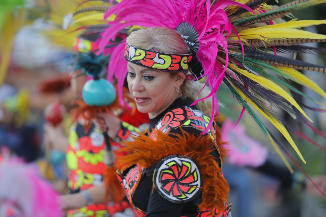 La danza azteca 'Calmécac' desde las 7:00 de la mañana comenzó a calentar la fe.