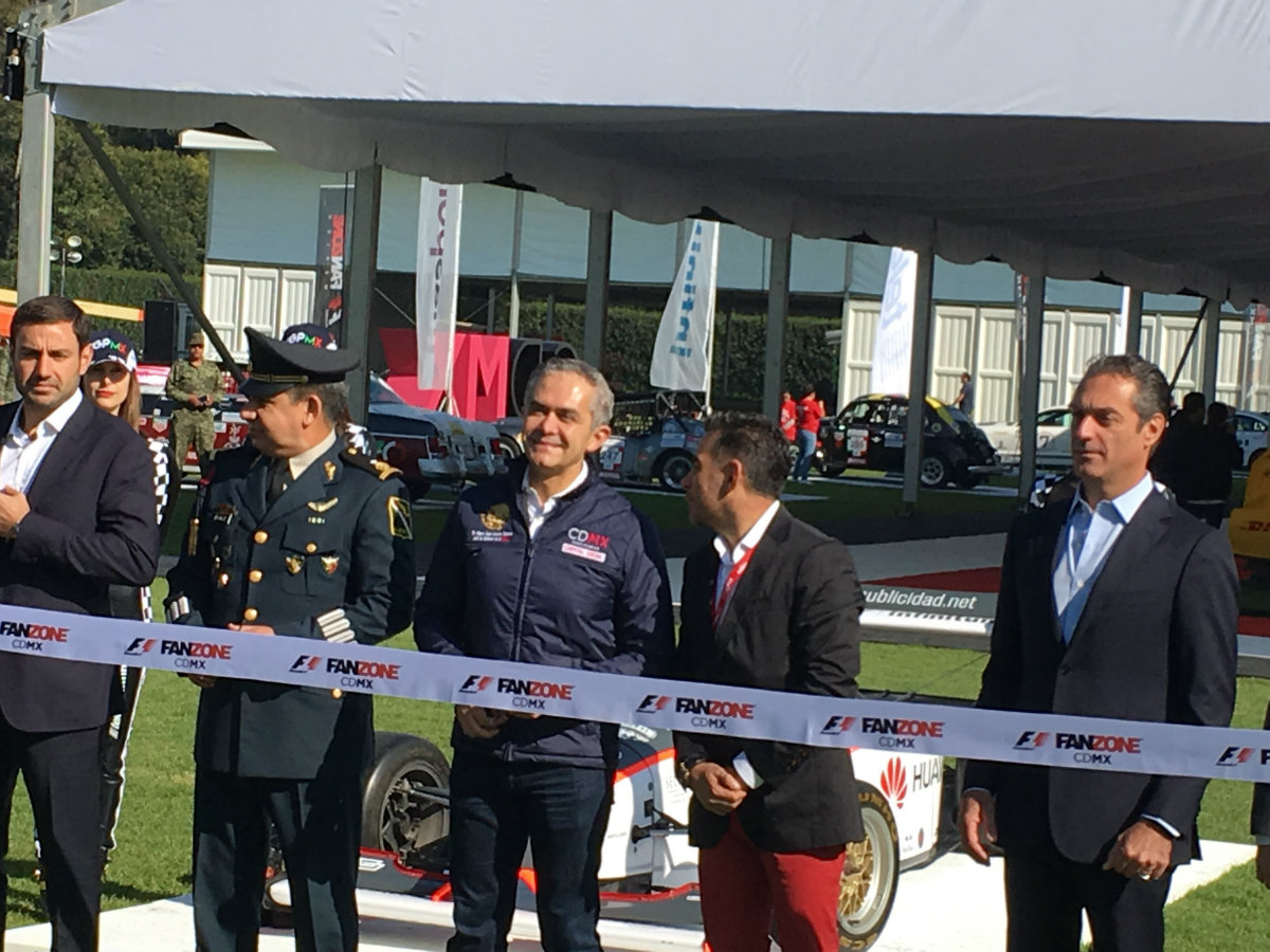 Miguel Ángel Mancera corta el listón de la F1 Fan Zone del Gran Premio de México