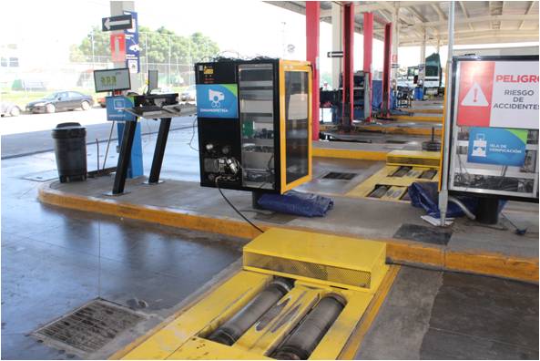 En algunos verificentros, por un lapso prolongado, no acude ningún automovilista, como en este caso.