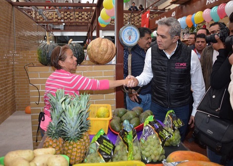 El jefe de Gobierno dijo que los mercados contarán con Internet.